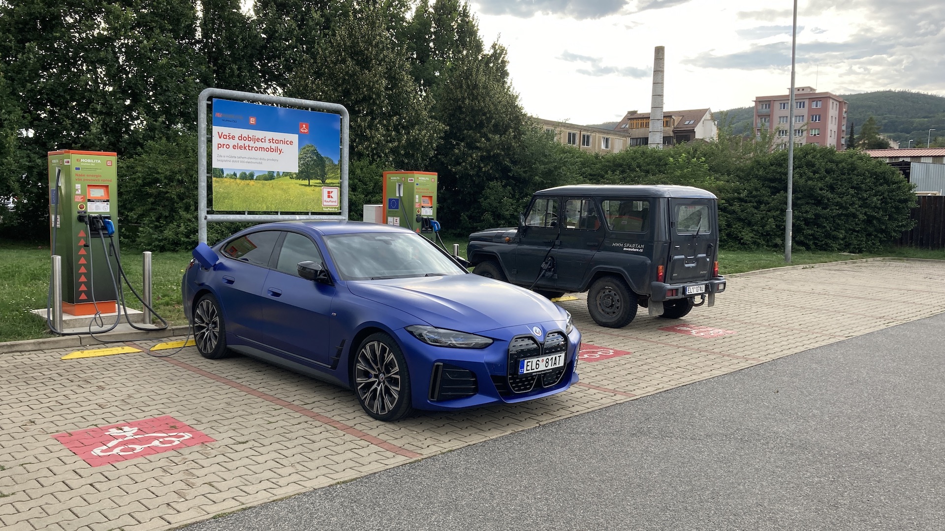 Nabíjení elektromobilů zdarma v Kauflandu - BMW i4 M50