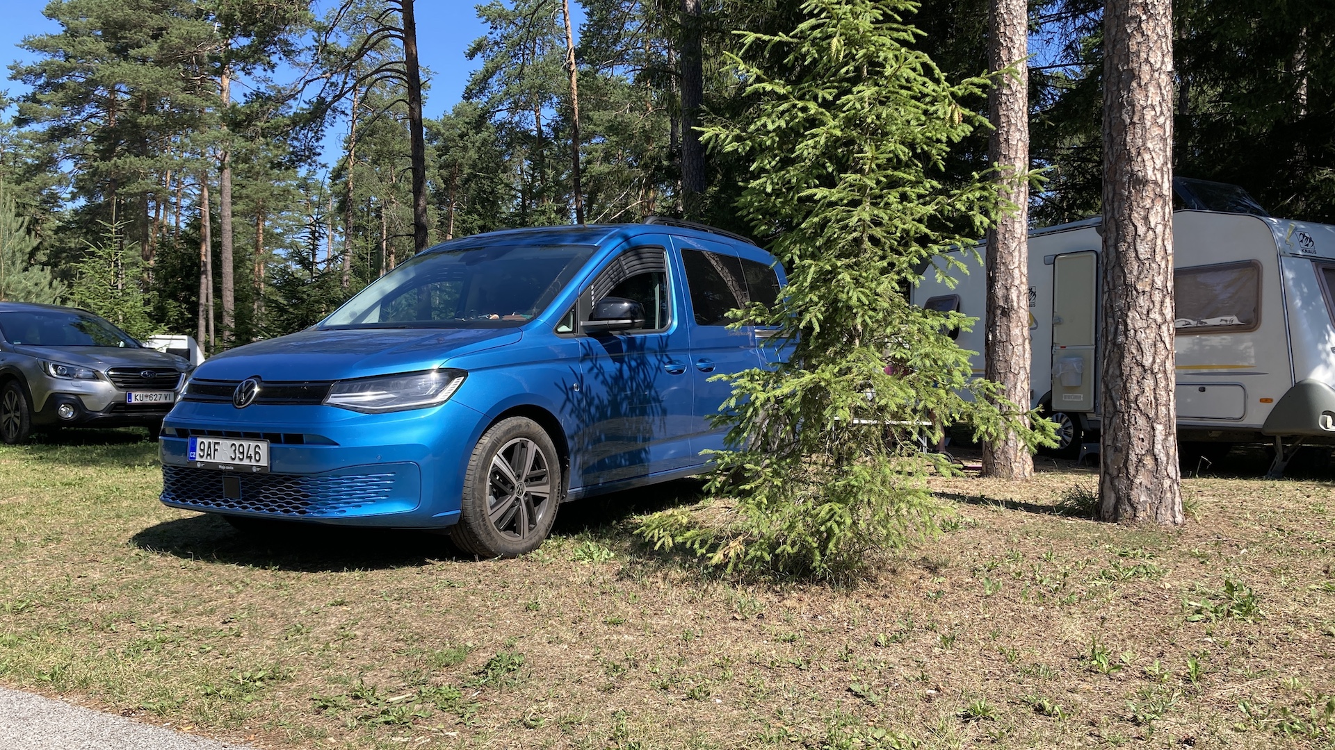 Volkswagen Caddy California, v kempu Šobec kousek od jezera Bled