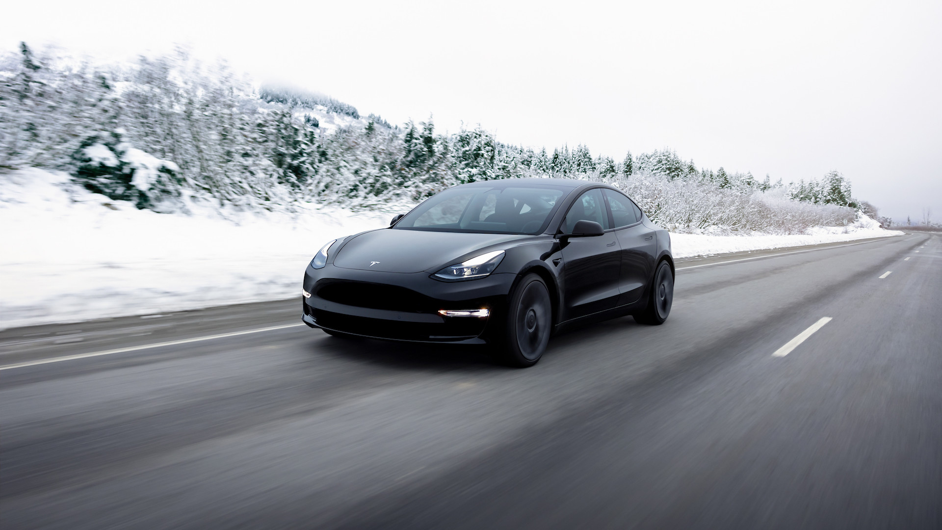 Levná Tesla Model 3 v zimě