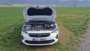 Opel Corsa-e, co se ukrývá pod kapotou.