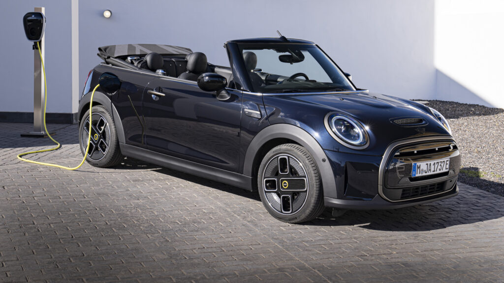 Elektrický kabriolet Mini Cooper SE Cabrio - náhled