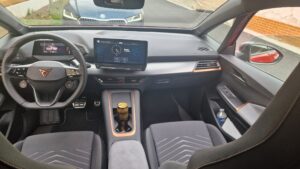 Cupra Born e-Boost interiér