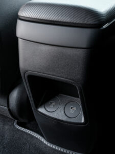 Kia EV6 GT - příjemný detail pro cestující vzadu