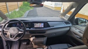 Volkswagen Multivan eHybrid - Plug-in, interiér, řidič a spolujezdec