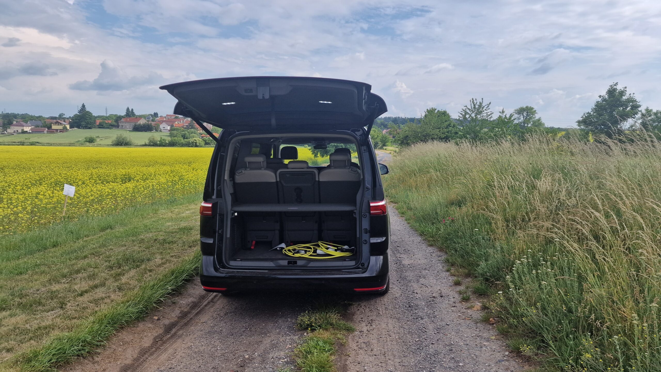 Volkswagen Multivan  eHybrid - Plug-in, přístup do zavazadlového prostoru a jeho velikost.