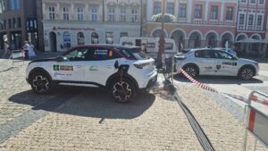 Opel Mokka e při nabíjení v Liberci.