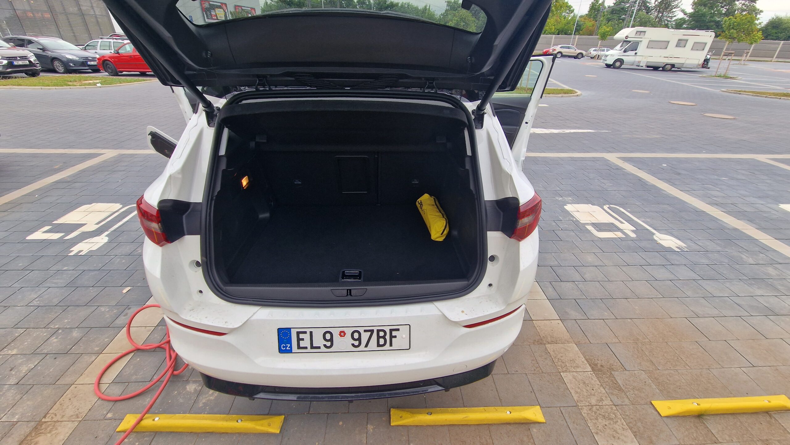 Opel Grandland GSe zavazadlový prostor