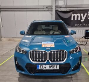 BMW iX1 xDrive30 - přední pohled