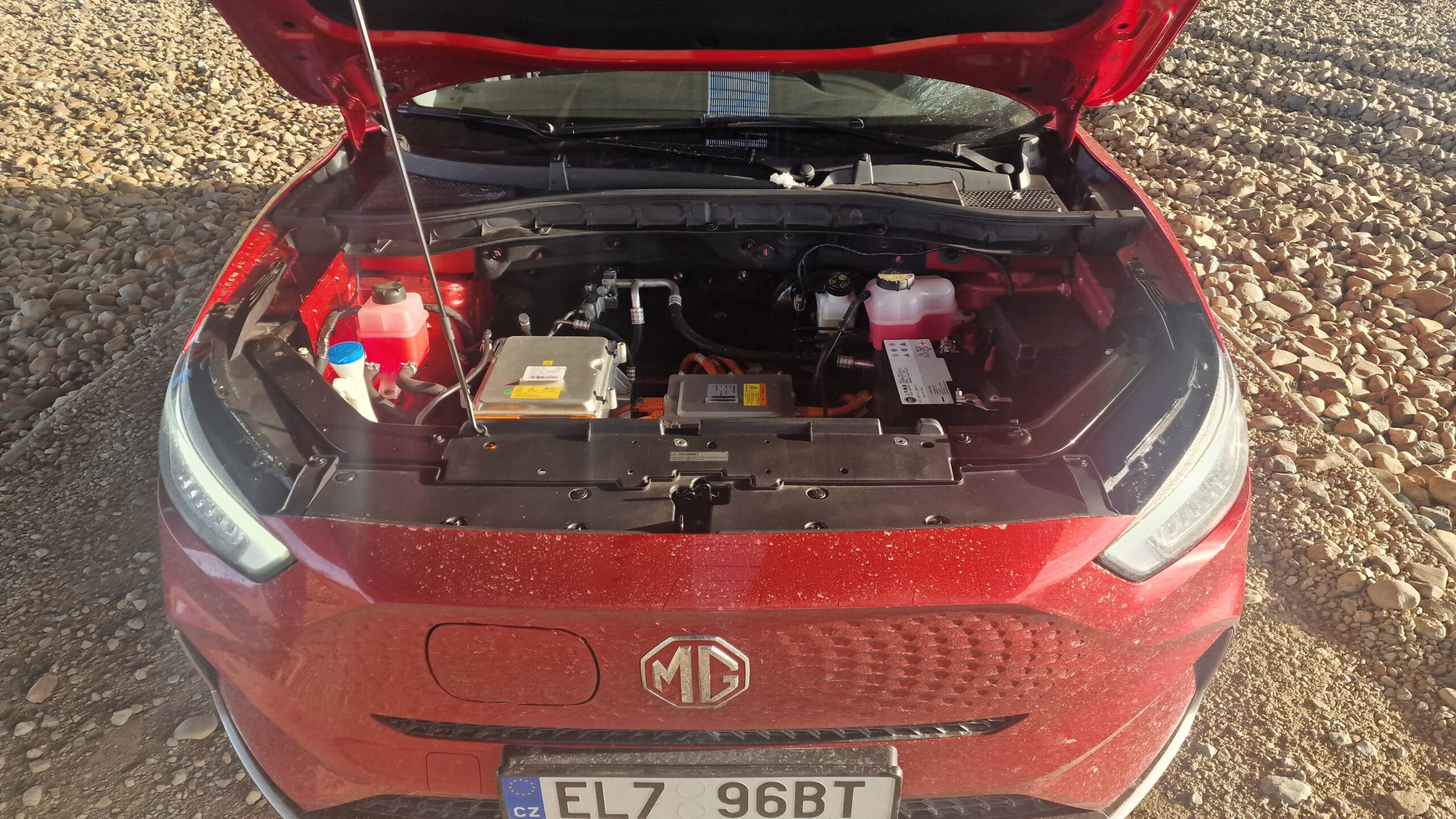 MG ZS EV - prostor pod přední kapotou