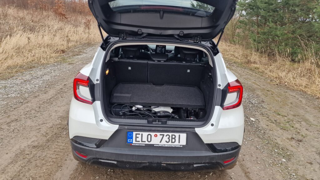 Mitsubishi ASX Plug-in Hybrid - zavazadelník s dvojitým dnem