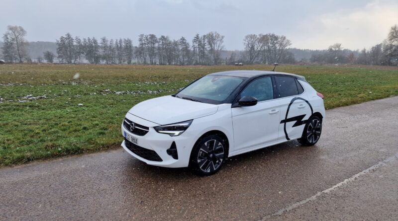 Test Opel Corsa e GS 50 kWh: Elektřina v XS velikosti