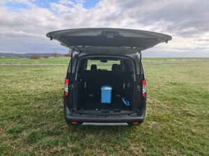 Ford Tourneo Courier Active - otevřenýé zadní dveře