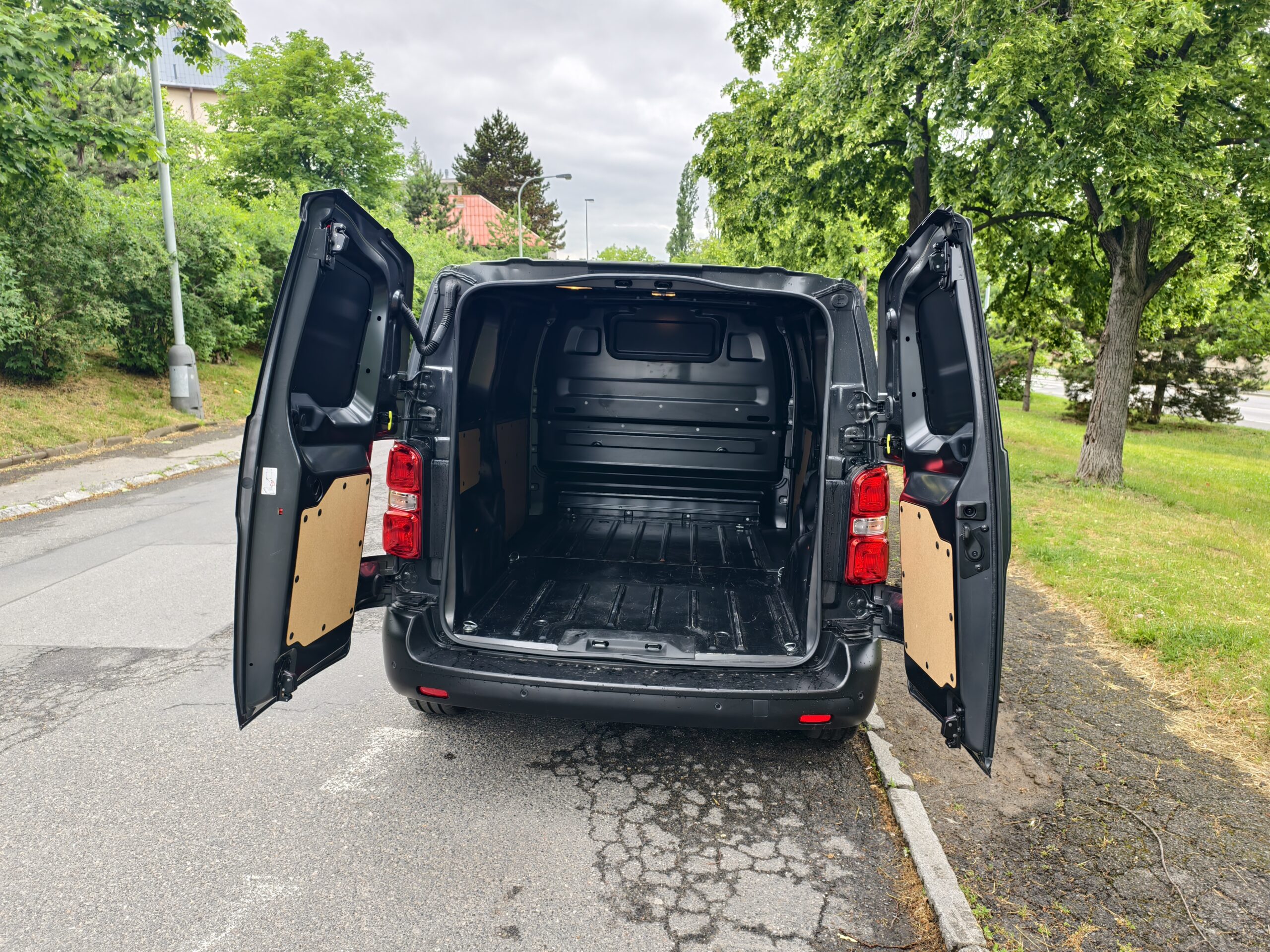 Opel Vivaro e -ložná plocha
