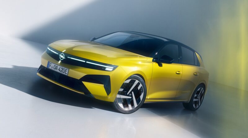 Tesla Y se 7 místy, Astra facelift, Superb 200 kW, akce Nissan, Lexus atd. I Novinky