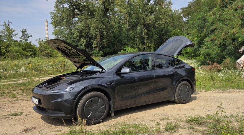 Tesla Model Y: Když je minimalismus a futuristika ctností i prokletím