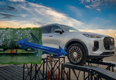 Přežije baterie hybridu 24 hodin ve vodě a následný pád? Experiment s Chery Tiggo 9