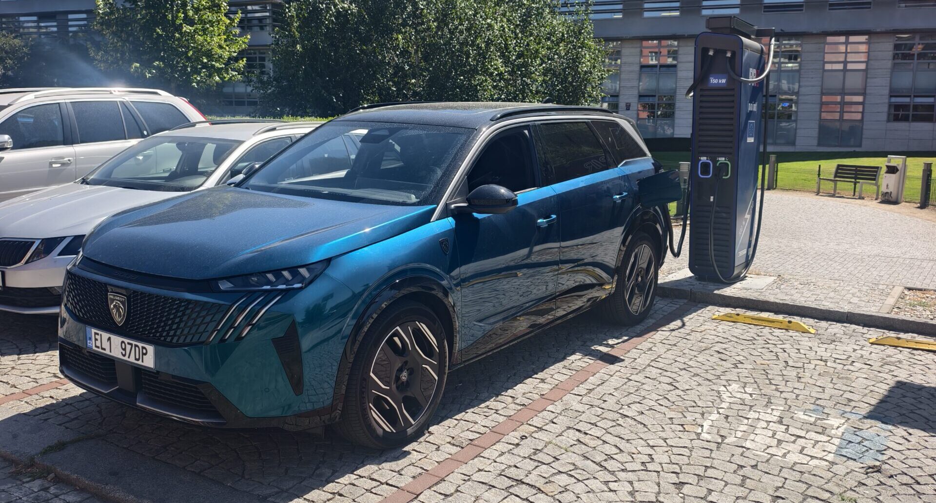 Peugeot E-5008